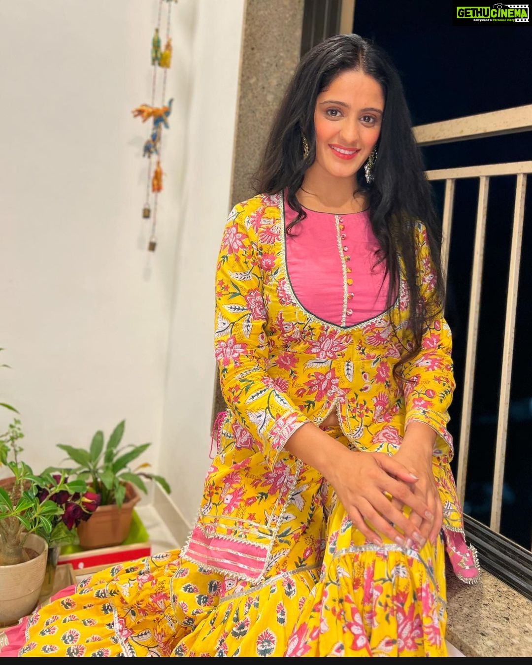 Ayesha Singh Instagram - @ambraee_ Thank You for the beautiful gift ..❤️ @styling.your.soul