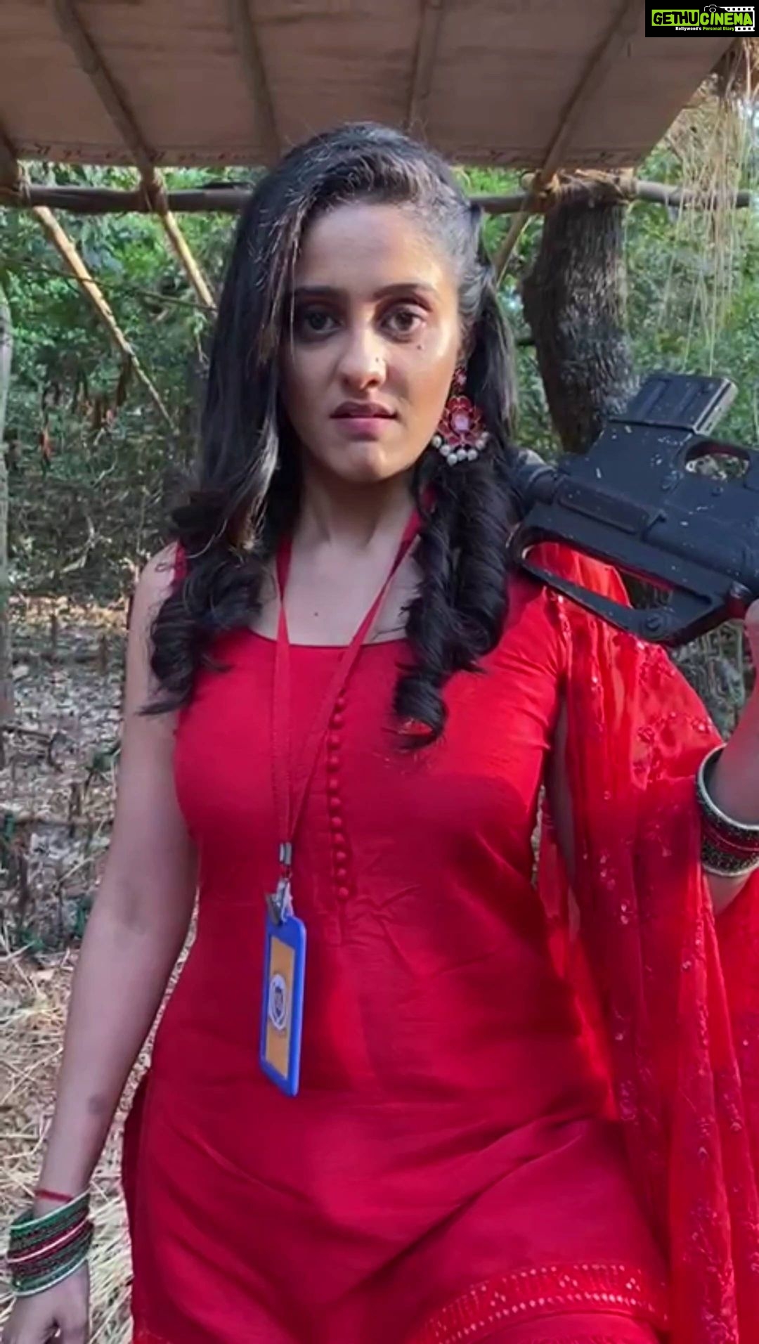 Ayesha Singh Instagram - The Fever Still Remains. #jhukeganahi #puspalovers #ghkkpm❤❤ #bhindthescene2022🎬 #mastionset @ayesha.singh19 @amitdir @ranjitguptaa