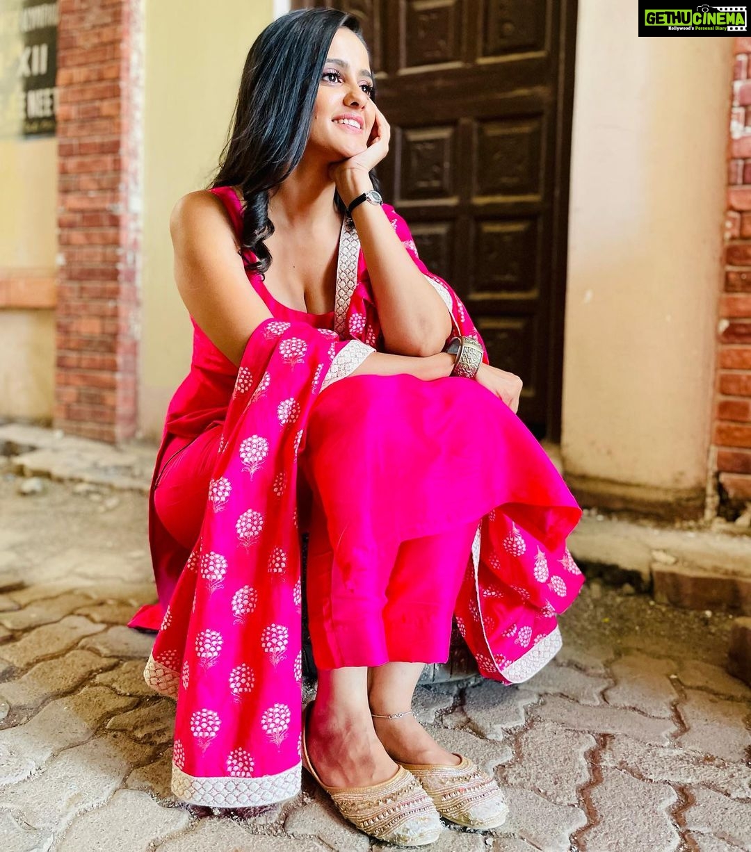 Ayesha Singh Instagram - #ghumhaikisikeypyaarmeiin ❤️
