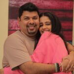 Ayesha Singh Instagram - Its fun while working with such a great creative director @siddhartha_vankar_official who leaves no stone unturned with his hard work and sincerity and I am so happy that I found a great friend in you. #ghumhaikisikeypyaarmeiin ❤️🥰 @siddhartha_vankar_official