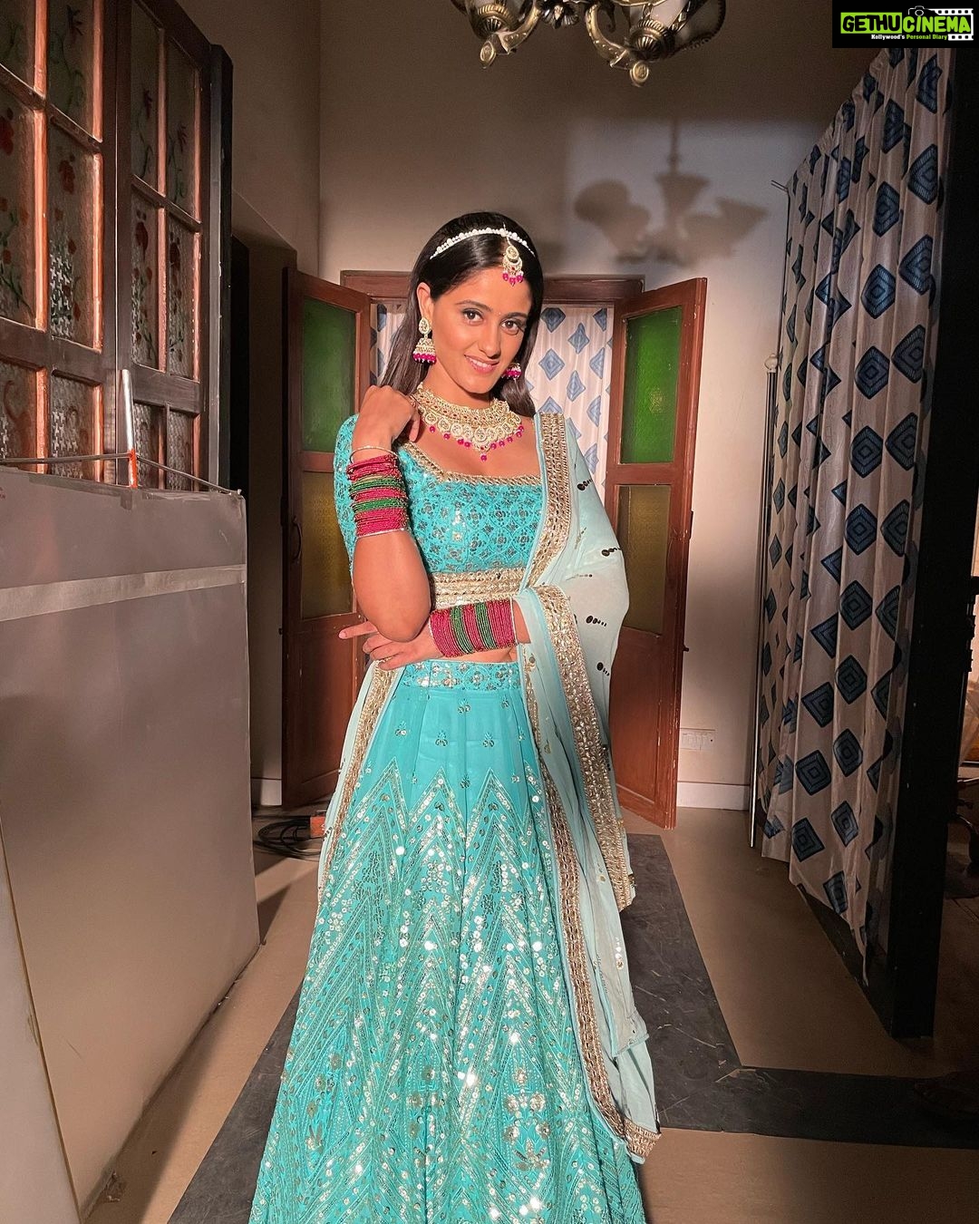Ayesha Singh Instagram - The Sangeet Look :) 🌸. #ghumhaikisikeypyaarmeiin #bts