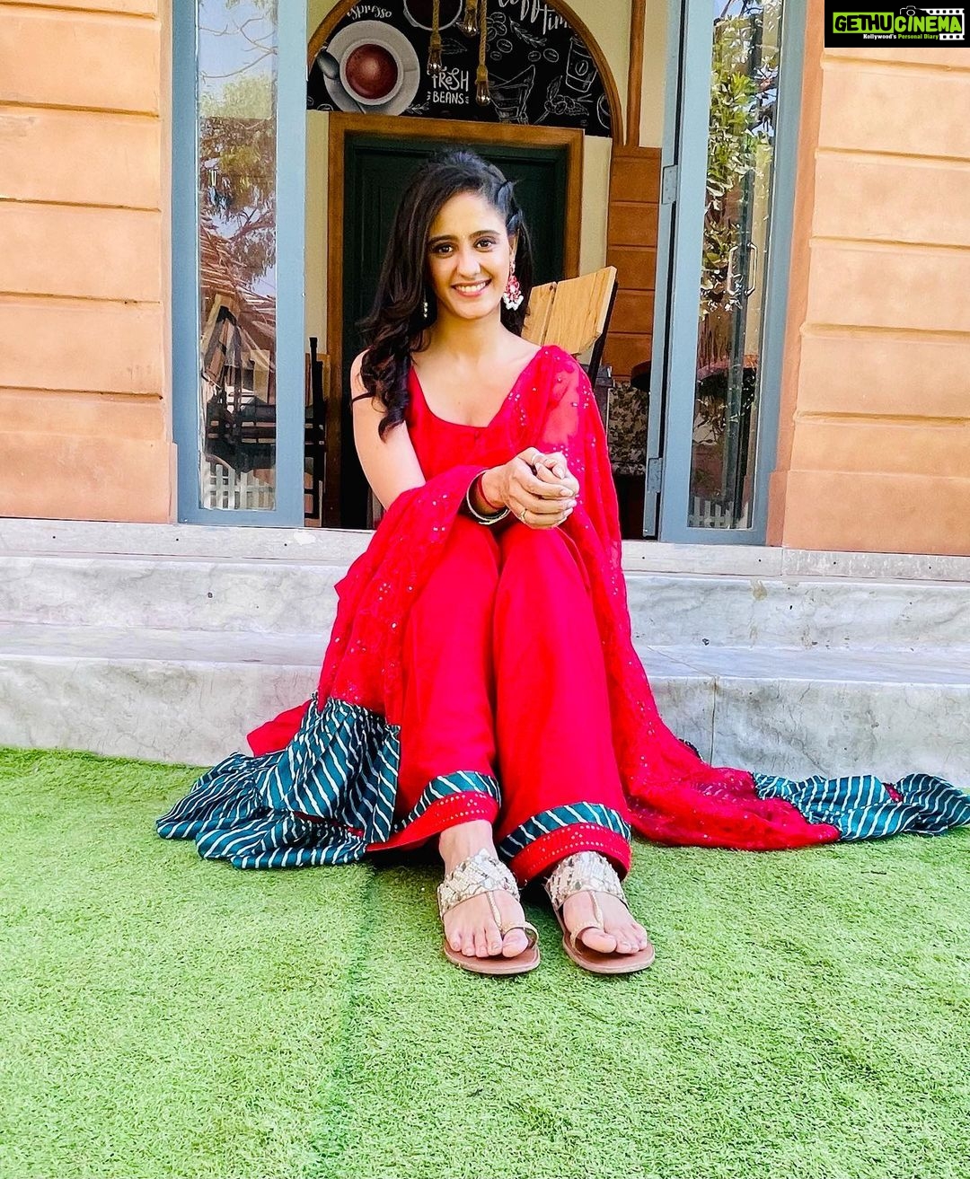 Ayesha Singh Instagram - Valentine Month 🙃❣️. #ghumhaikisikeypyaarmeiin