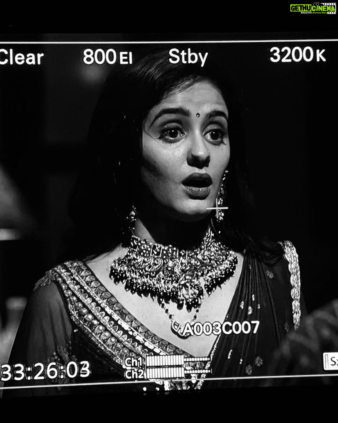Ayesha Singh Instagram - When @ishaanrajeshsingh messes around..he messes around beautifully 🌸. Pic Courtesy @ishaanrajeshsingh 🤗