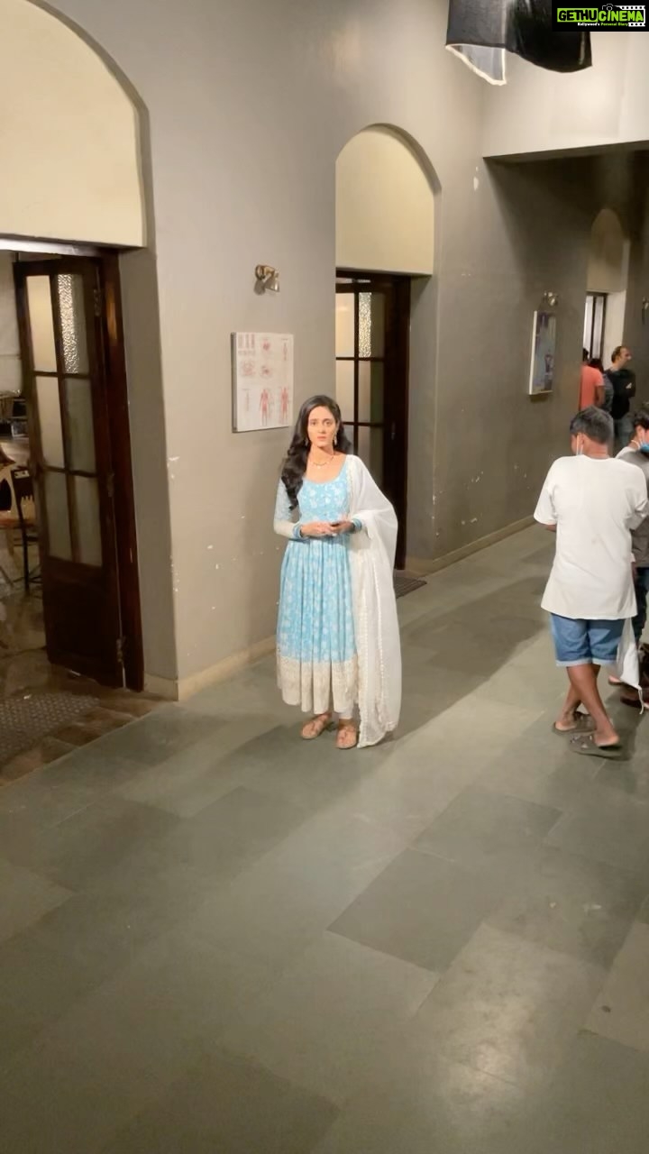 Ayesha Singh Instagram - When you are not allowed to get clicked on set 😜.. Fun times With @sandeepm_kumar @awara_portraits31 and behind the camera @praveenpandey04 🥰😊🤪. #reels #photokhichmeri #trending #instagram #instagramreels #funnyvideos #funnyreels #fun #trendingreels