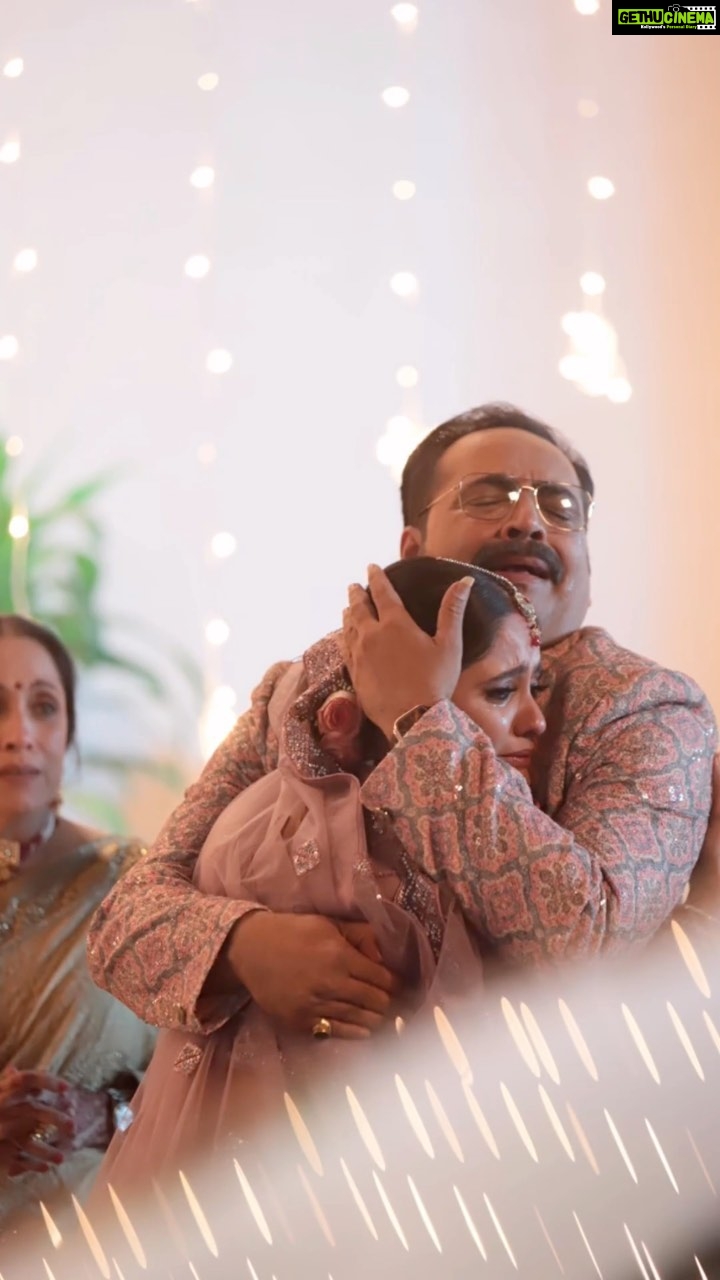 Ayesha Singh Instagram - Some moments close to my heart β€οΈ Thank You @warnermusicindia @moheyfashion @vikaaskalantri @jyugalsoni ππ»β€οΈ 3M and Counting π€#bidaai #wedding #weddingphotography #weddingsongs # #instagram