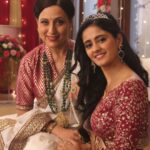 Ayesha Singh Instagram – Bts fun time with @kishorishahane 💕… Love you Mam 🥰 #ghumhaikisikeypyaarmeiin