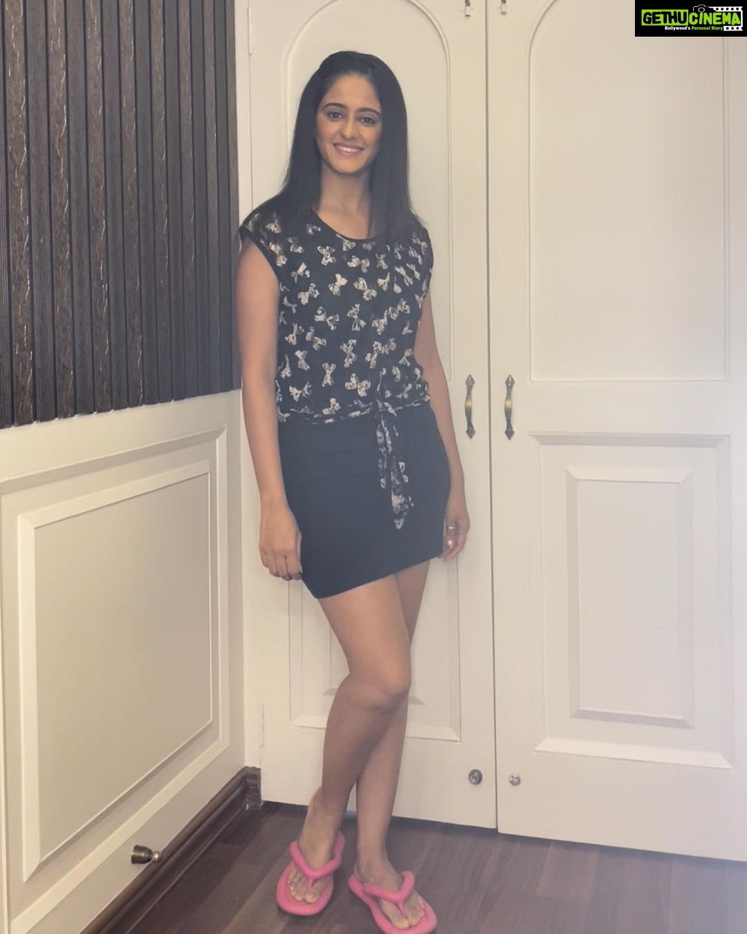 Ayesha Singh Instagram - Dump 10 š¤.. A couple of solos that were never clicked for posting hehehe a couple of in the moment pictures with Sandy bhai Kishori mam and Aru ā¤ļø..and again a couple of random solosā¦