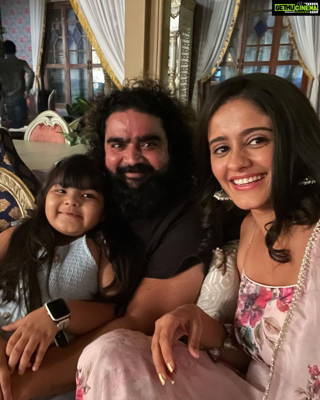 Ayesha Singh Instagram - Dump 10 š¤.. A couple of solos that were never clicked for posting hehehe a couple of in the moment pictures with Sandy bhai Kishori mam and Aru ā¤ļø..and again a couple of random solosā¦