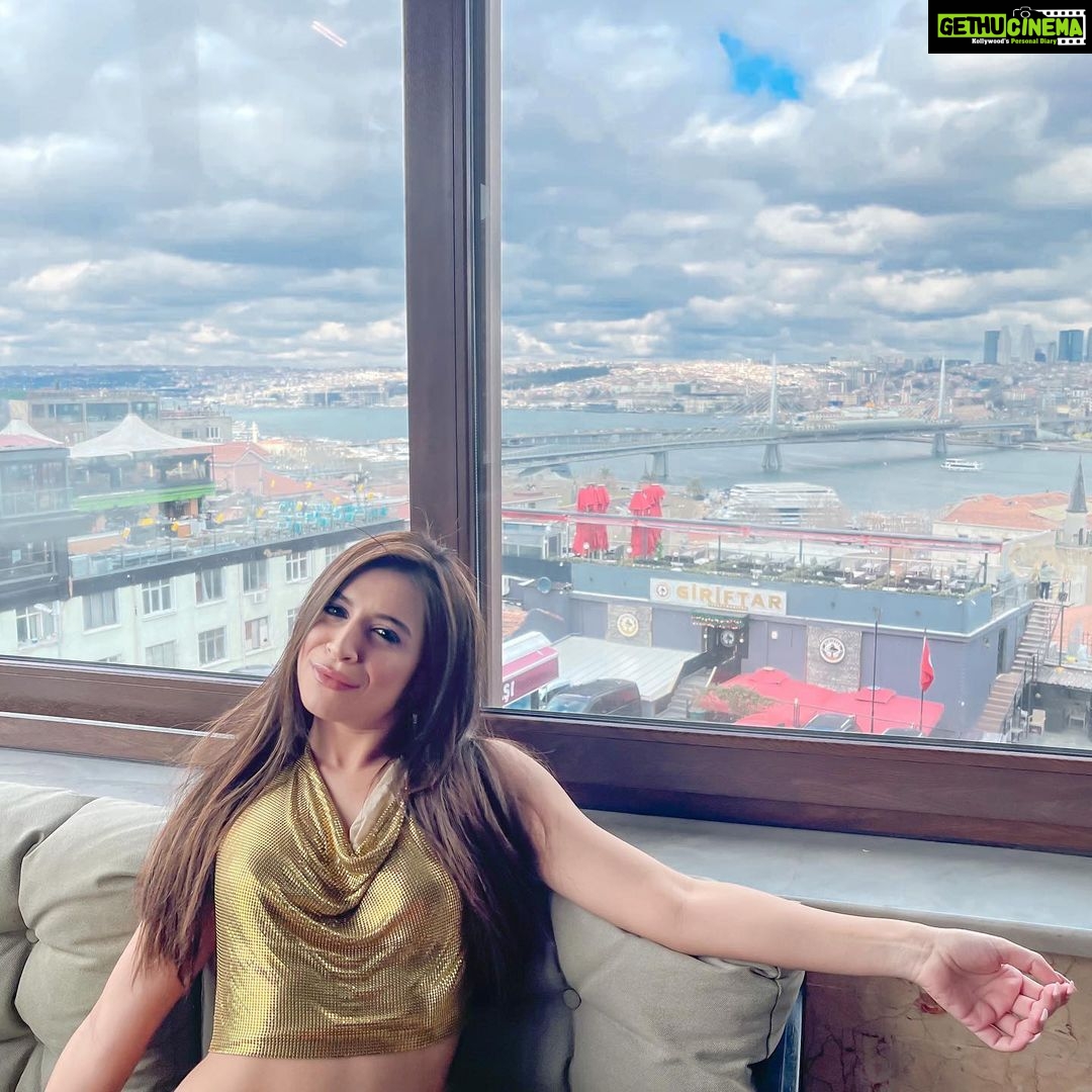 Benafsha Soonawalla Instagram - Bbgrl doin her thing 🎥 Istanbul, Turkey