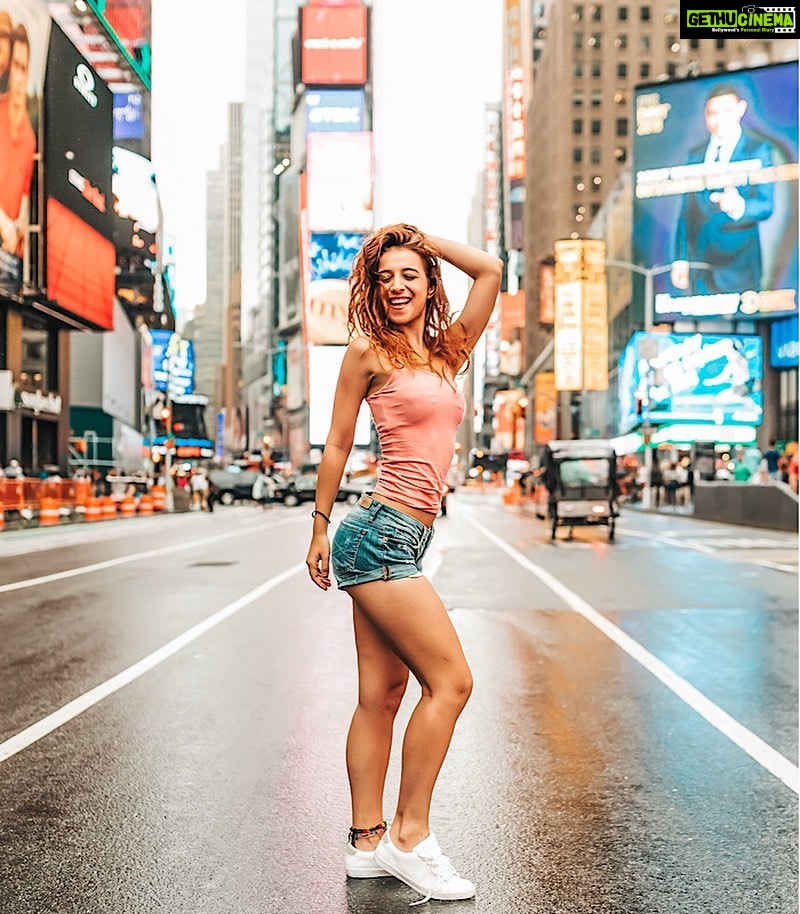 Benafsha Soonawalla Instagram - Honey I’m home Times Square, New York City