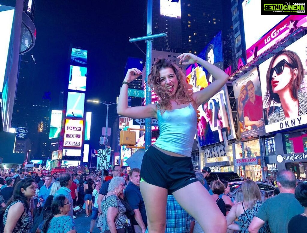 Benafsha Soonawalla Instagram - #modelsoftimessquare 😜 Times Square, New York City