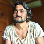 Bhuvan Bam Instagram – Away from the internet, work, city life and all the hustle bustle, I spent a few days in the middle of the Amazon Rainforest, Brazil. 

Went on a hike with monitor lizards, spiders and snakes constantly lurking around. A fascinating yet scary experience!

Main guide se english mein sawaal poochta tha aur woh Portuguese mein jawaab deta tha. Dono khush 🙂