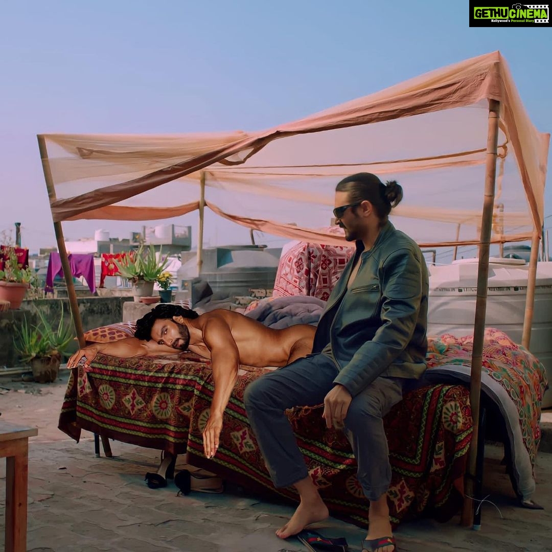 Bhuvan Bam Instagram - Baaghon mein bahaar hai 🍃 Humko tumse pyaar hai..♥️