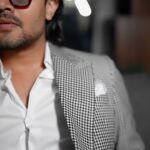 Bhuvan Bam Instagram - Last night for #HTStyleAwards 🔥 . . . Suit @studio.xo47 Shoes @louboutinworld Styled by @henna.akhtar Hair @aalimhakim Style Team @styleby_foram Video @jvfilms_