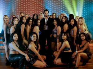 Bhuvan Bam Instagram - Aa raha hai Vasant Gawde, ek Haseen Raat leke. Ho jaaye?? 😱😍
#MusicVideo #TaazaKhabar #VasantGawde