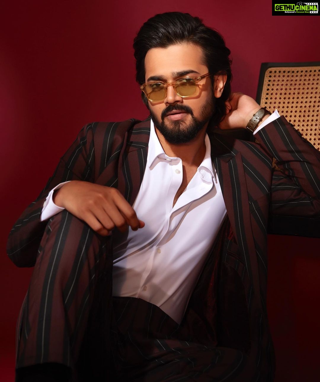 Bhuvan Bam - 1.4 Million Likes - Meri koi backing nahi hai,
Lekin passion mein bhi lacking nahi hai
@raddesignerstudios