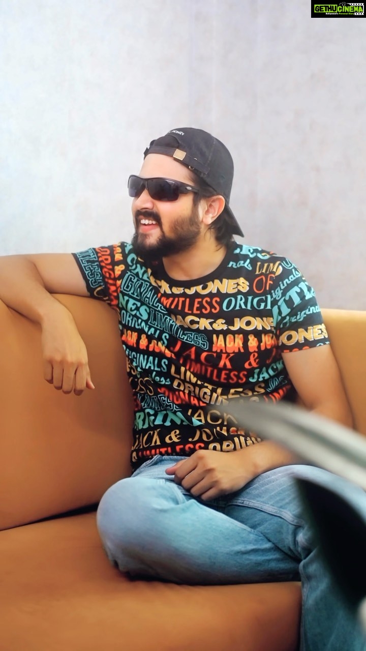 Bhuvan Bam Instagram - Chattri romantic dino ke liye rakho, lekin dekho #IPLonJioCinema 😍 Download the app now! @officialjiocinema #ad
