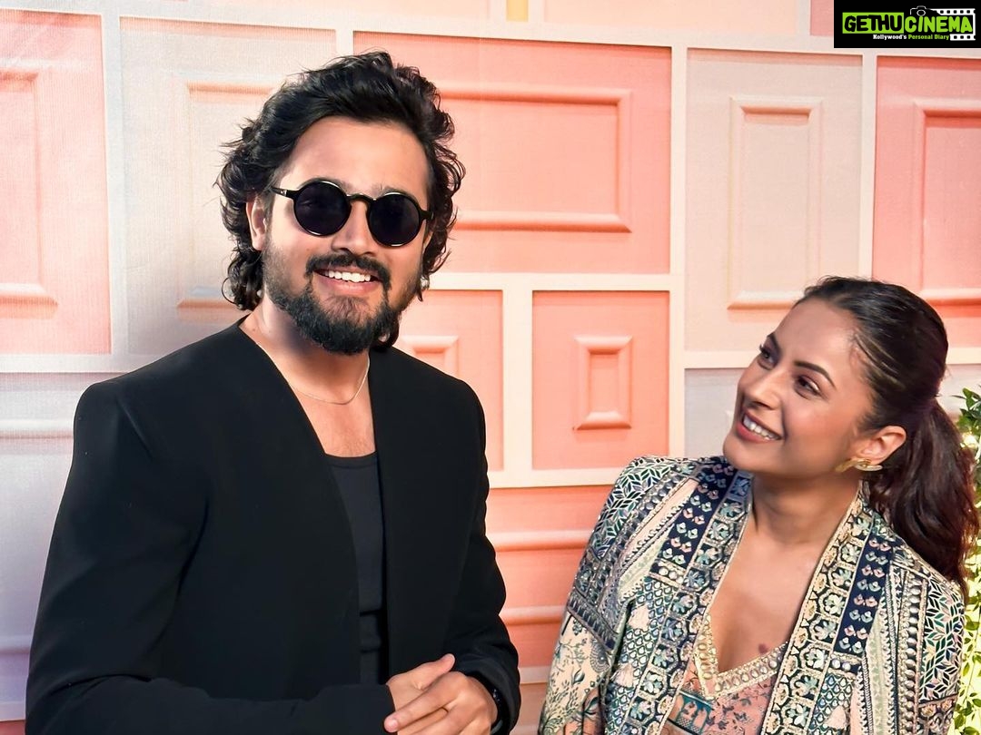 Bhuvan Bam - 1.6 Million Likes - My Next Episode with @bhuvan.bam22 #DesiVibeswithShehnaazGill
Outfit: @svacouture
Jewellery: @misho_designs
Stylist: @junni.khyriem
Team: @_ishitachandan_
Mua: @shuraakhan
Hair: @cheemabaljit2
Location: @merakiistudioz
📸: @akshay_navlakhe