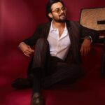 Bhuvan Bam Instagram – Meri koi backing nahi hai,
Lekin passion mein bhi lacking nahi hai

@raddesignerstudios