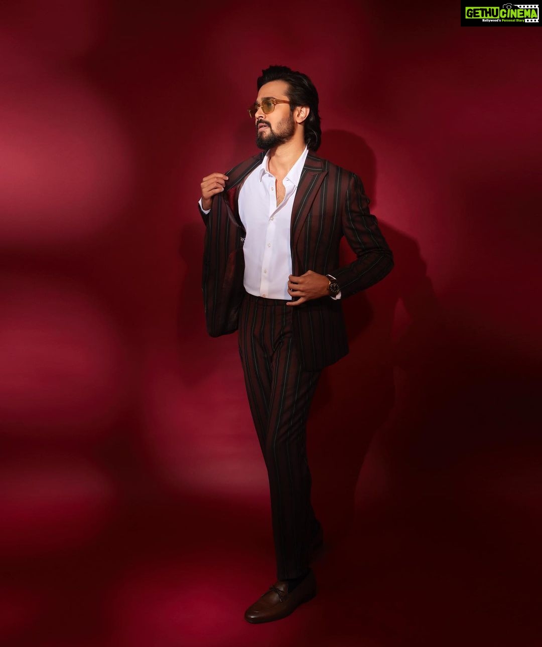 Bhuvan Bam - 1.4 Million Likes - Meri koi backing nahi hai,
Lekin passion mein bhi lacking nahi hai
@raddesignerstudios