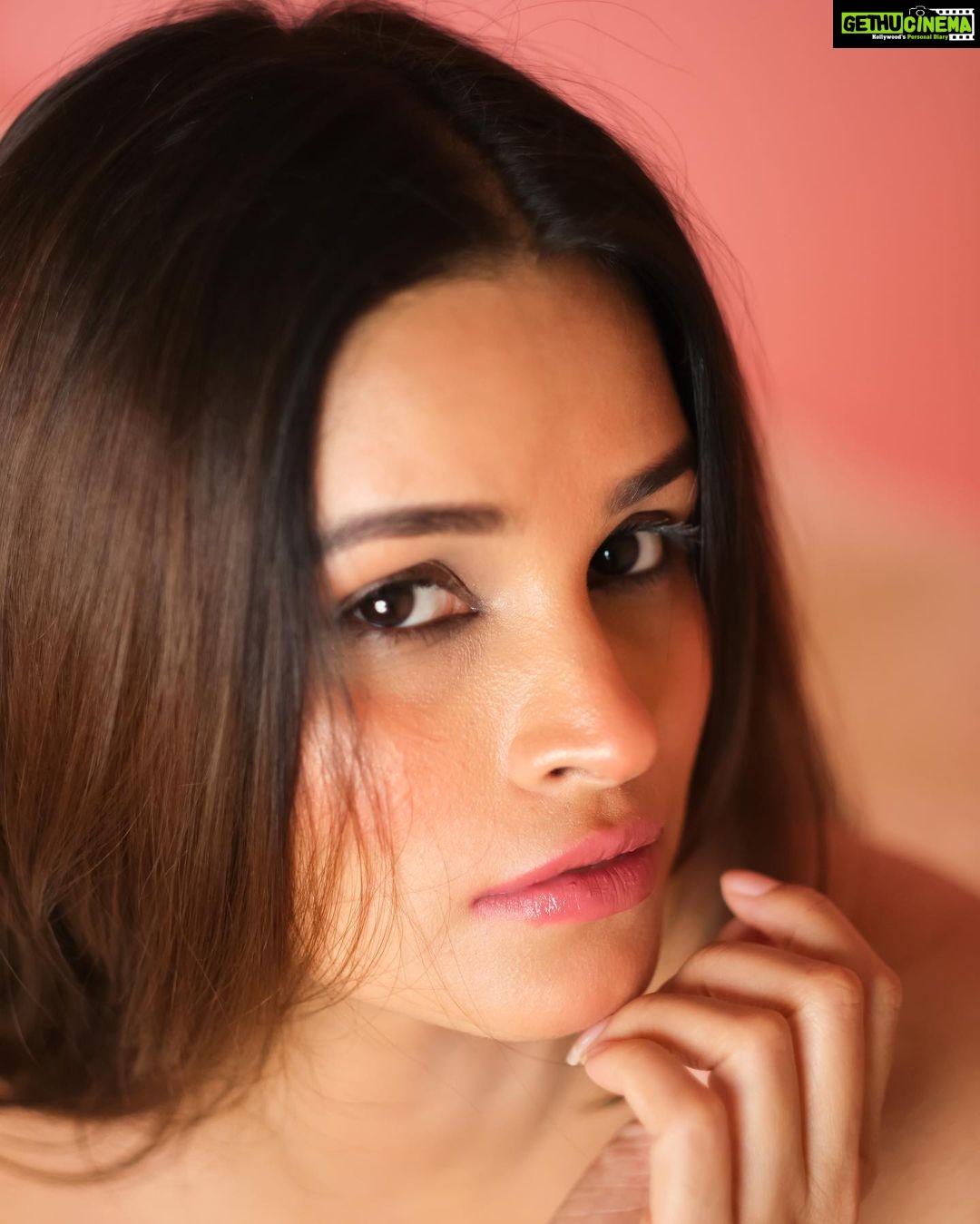 Chetna Pande Instagram - Just like fire, burning up the way If I can light the world up for just one day Watch this madness, colorful charade No one can be just like me any way Just like magic, I'll be flying free I'ma disappear when they come for me⚡️💌