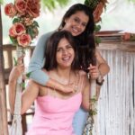 Dalljiet Kaur Instagram - Pari u know I love u n how. You have stuck by me like a bloody backbone. Never left my side in my worst. And u r my first row wali friend to clap when I do well. I looooove you and want to tell you that Tera mera rishta wakai mein bhagwaan ne banaya hai and it’s a forever wala relationship. Emotions are overflowing these days and I had to tell u this … loudly ♥️♥️♥️ . . . Location @ohlalagoa