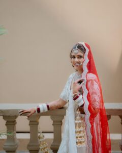 Dalljiet Kaur Instagram - And a new chapter begins ….

.
.
.
.
.
 Pictures by @epicstories.in 
Wedding outfit @anjali_lilaria 
Makeup and hair 
@pallavisehgalmakeup 
@osama_khan_makeupartist
Stunning jewellery @omsons_bridal_store 
@frizbeedigital