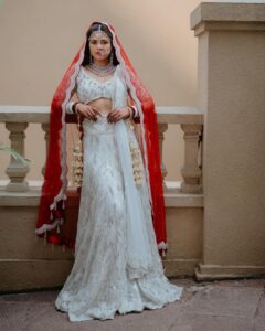 Dalljiet Kaur Instagram - And a new chapter begins ….

.
.
.
.
.
 Pictures by @epicstories.in 
Wedding outfit @anjali_lilaria 
Makeup and hair 
@pallavisehgalmakeup 
@osama_khan_makeupartist
Stunning jewellery @omsons_bridal_store 
@frizbeedigital