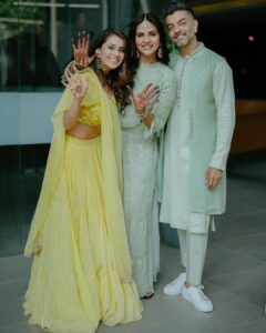 Dalljiet Kaur Instagram - My heart is full today. With so much love and happiness. 🧿 
Sangeet and mehendi done right!

@niknpatel I love you !

.
.
@epicstories.in thanks for stunning pictures
.
.

@anjali_lilaria  we totally love ur outfit 
@pallavisehgalmakeup and @osamakhan
  @arzoomakeovers_ 
 Jwellery @bridal_jewellery_by_gjint 
 @frizbeedigital