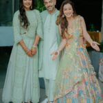 Dalljiet Kaur Instagram – My heart is full today. With so much love and happiness. 🧿 
Sangeet and mehendi done right!

@niknpatel I love you !

.
.
@epicstories.in thanks for stunning pictures
.
.

@anjali_lilaria  we totally love ur outfit 
@pallavisehgalmakeup and @osamakhan
  @arzoomakeovers_ 
 Jwellery @bridal_jewellery_by_gjint 
 @frizbeedigital
