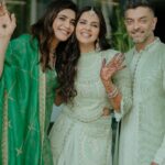 Dalljiet Kaur Instagram - My heart is full today. With so much love and happiness. 🧿 Sangeet and mehendi done right! @niknpatel I love you ! . . @epicstories.in thanks for stunning pictures . . @anjali_lilaria we totally love ur outfit @pallavisehgalmakeup and @osamakhan @arzoomakeovers_ Jwellery @bridal_jewellery_by_gjint @frizbeedigital
