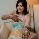 Dalljiet Kaur Instagram - And it begins. Emotional day for me and my family. Keep us in your prayers. . . . All our emotions stunningly captured by @epicstories.in 🌺 My life story captured in absolutely gorgeous mehendi by @mehendiiekta 🍀