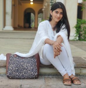 Deeksha Joshi Instagram - 2023 is going to be the year of healing and happiness. 🌱✨

Thank you @zoukonline for such a pretty bag and footwear!