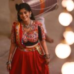 Deeksha Joshi Instagram - Some nostalgic BTS of ‘Bol Mari Ambe’ , from ‘Fakt Mahilao Mate’ Happy Dussehra everyone 🌼🌷 📸 @ramtajogii_