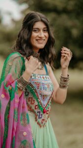 Deeksha Joshi Instagram - Loveddddd Garba Shuffle 2.0 What about you?? Also this is for the first time that I did like a heroine-ish sequence for TCF.. with my fav fav @aarizsaiyed directing me and acting with me ❤️ Also see @ojasrawal @nautankideep @om_funnyguynextdoor Killingggg it whenever they appear onscreen 🥳🔥🔥🔥 @instafunny_manan Thank you for making me a part of The Garba Shuffle 2.0 😻 @vidya_mdesai Immense love to you for everything 😘😘