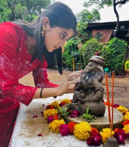 Deeksha Joshi Instagram - Maati na Ganesh banavya 🌼🪴