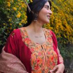 Deeksha Joshi Instagram - कहीं से कहीं को भी आओ बेवजह चलें हम पूछे बिना किसी से हम मिलें बंदिशें ना रहीं कोई बाकी, तुम हो .. 📸 @iamnikul_ Solang Valley and Himvalley