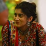 Deeksha Joshi Instagram - Some nostalgic BTS of ‘Bol Mari Ambe’ , from ‘Fakt Mahilao Mate’ Happy Dussehra everyone 🌼🌷 📸 @ramtajogii_