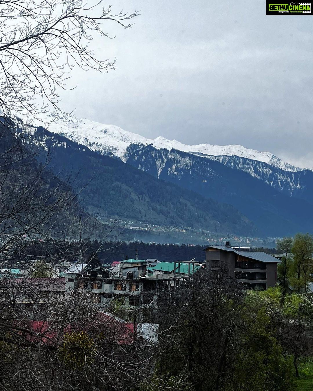 Deeksha Joshi Instagram - This was my view today while doing Kalari. It was around three degrees and I am sooo fortunate that these majestic mountains, chirpy birds, beautiful flowers are supporting me in my journey of exploration of the body. I’m sure that if I keep showing up, nature will nurture me and help me give my best in life. The session helped me generate a lot of warmth from within. This is the first time that a physical workout regime has not drained me, instead it is giving me a different sort of high. I urge everyone to give this practice a try and transform themselves in and out. #patience and #perseverance