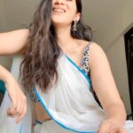 Deeksha Joshi Instagram – कयोंकि बादलों से सजा है आसमान आज ..

@uttara.taraane thank you for being such a wonderful guide to me. You inspire and encourage me to sing my heart out and be free ♥️
