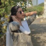 Deeksha Joshi Instagram - स्किन का ग्लो करना लाइट पे डिपेंड करता है । I rest my case 😎 Mumbai, Maharashtra