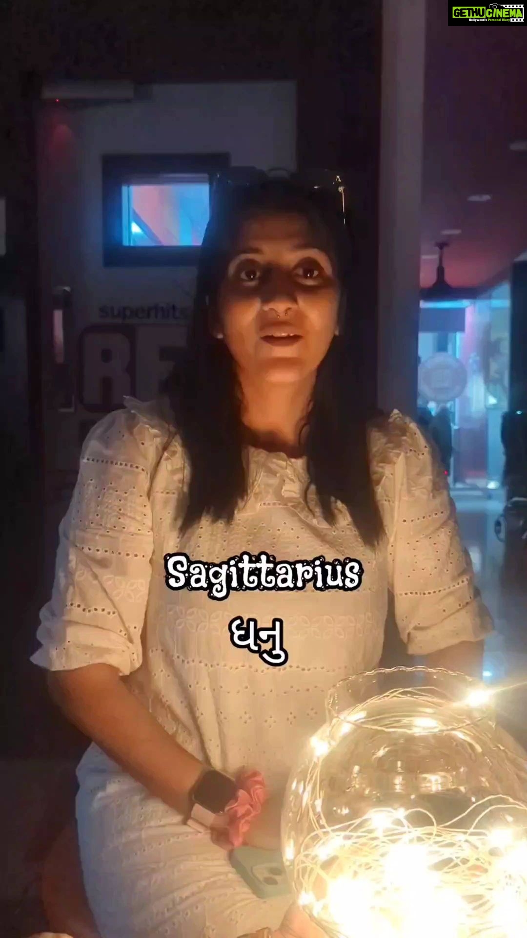 Deeksha Joshi Instagram - @deekshajoshiofficial ki lakeeron main kya likha hai batayegi Maa Behen Didi #horoscope #2023 @rj_janavi @rj_kabir.redfm @rjshubhamredfm @redfmgujarati @herain_patel @meetusharma @redfmindia @lakirothefilm Red Fm 93.5 Vadodara