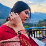 Deeksha Joshi Instagram - कहीं से कहीं को भी आओ बेवजह चलें हम पूछे बिना किसी से हम मिलें बंदिशें ना रहीं कोई बाकी, तुम हो .. 📸 @iamnikul_ Solang Valley and Himvalley