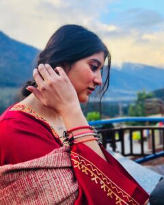 Deeksha Joshi Instagram - कहीं से कहीं को भी
आओ बेवजह चलें हम
पूछे बिना किसी से हम मिलें
बंदिशें ना रहीं कोई बाकी, तुम हो ..

📸 @iamnikul_