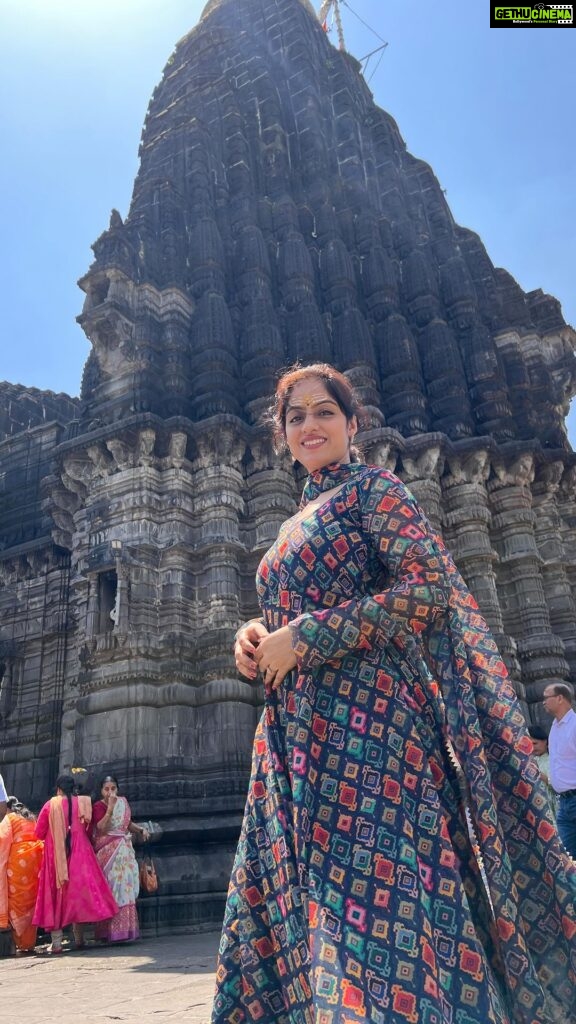 Deepika Singh Instagram - ओम नमः शिवाय । About Today Morning at #trimbakeshwarjyotirlinga temple visit 🕉️🙏🏻 . #outfit @byutify.in #monday #peace #mondaymorning #jyotirlinga #shiv #faith #worship #bestmoments #deepikasingh