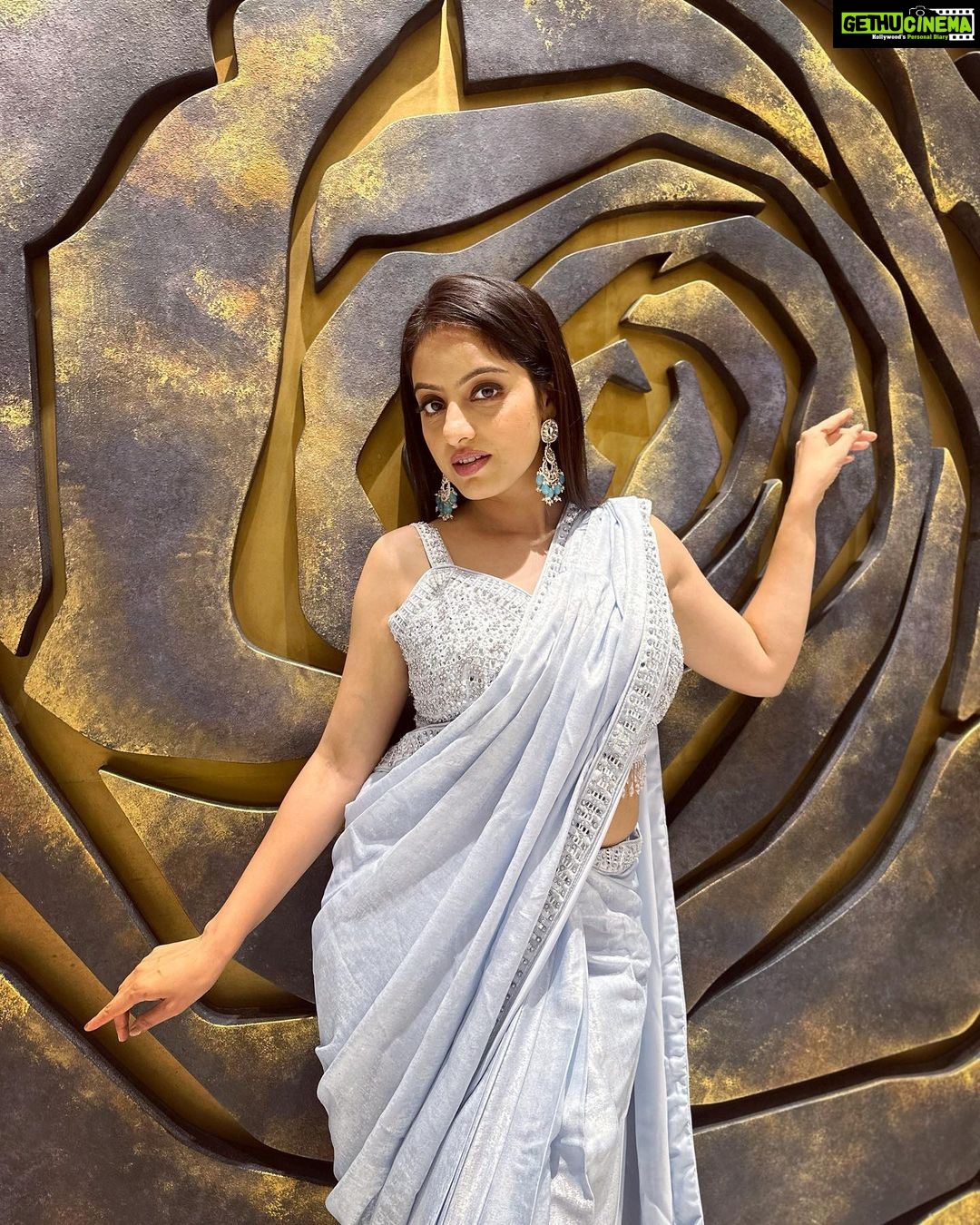 Deepika Singh Instagram - May this Makar Sankranti fill your life with joy, happiness, and love. Wishing you and your family a very Happy Makar Sankranti! πͺβ¨ππ» . Saree : @neerusindia . . #deepikasingh #love #celebrations