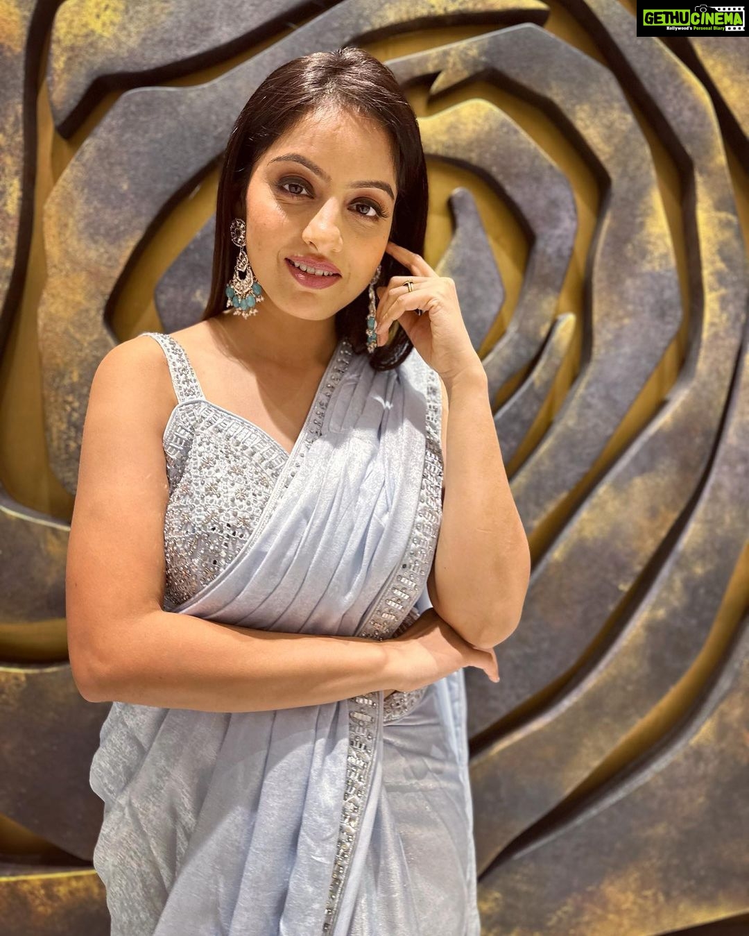 Deepika Singh Instagram - May this Makar Sankranti fill your life with joy, happiness, and love. Wishing you and your family a very Happy Makar Sankranti! πͺβ¨ππ» . Saree : @neerusindia . . #deepikasingh #love #celebrations