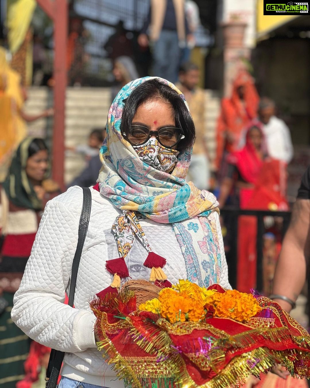 Deepika Singh Instagram - Today we visited shri Shakti peeth Indana Devi temple in between of our way to Banswara for an event , near Udaipur. Totally loved the vibe of it . Also Happy Sakat chauth to all the ladies who’s celebrating this festival. #eventdiaries #managedby @lacelebrite05 #indanadevi #templevisit #sakatchauth2023 #festival #deepikasingh