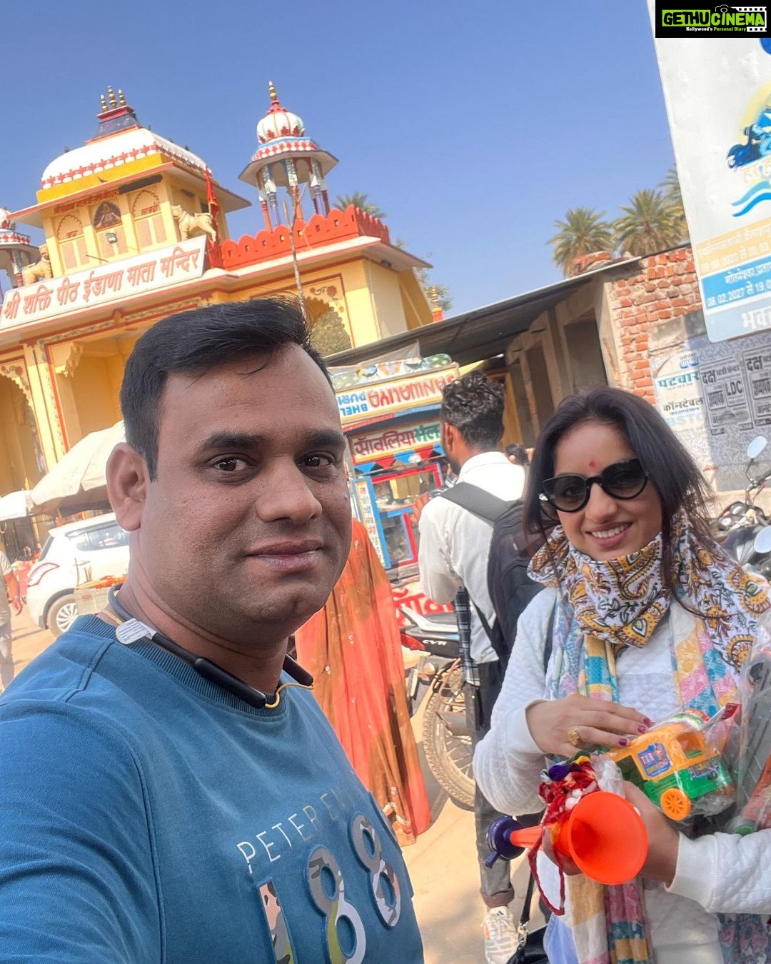 Deepika Singh Instagram - Today we visited shri Shakti peeth Indana Devi temple in between of our way to Banswara for an event , near Udaipur. Totally loved the vibe of it . Also Happy Sakat chauth to all the ladies who’s celebrating this festival. #eventdiaries #managedby @lacelebrite05 #indanadevi #templevisit #sakatchauth2023 #festival #deepikasingh