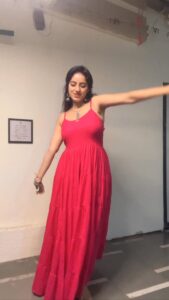 Deepika Singh Instagram - English pakoda 🤪👻🙈🙈❤️ . . #comedy #reels #rohitrajgoyal #deepikasingh